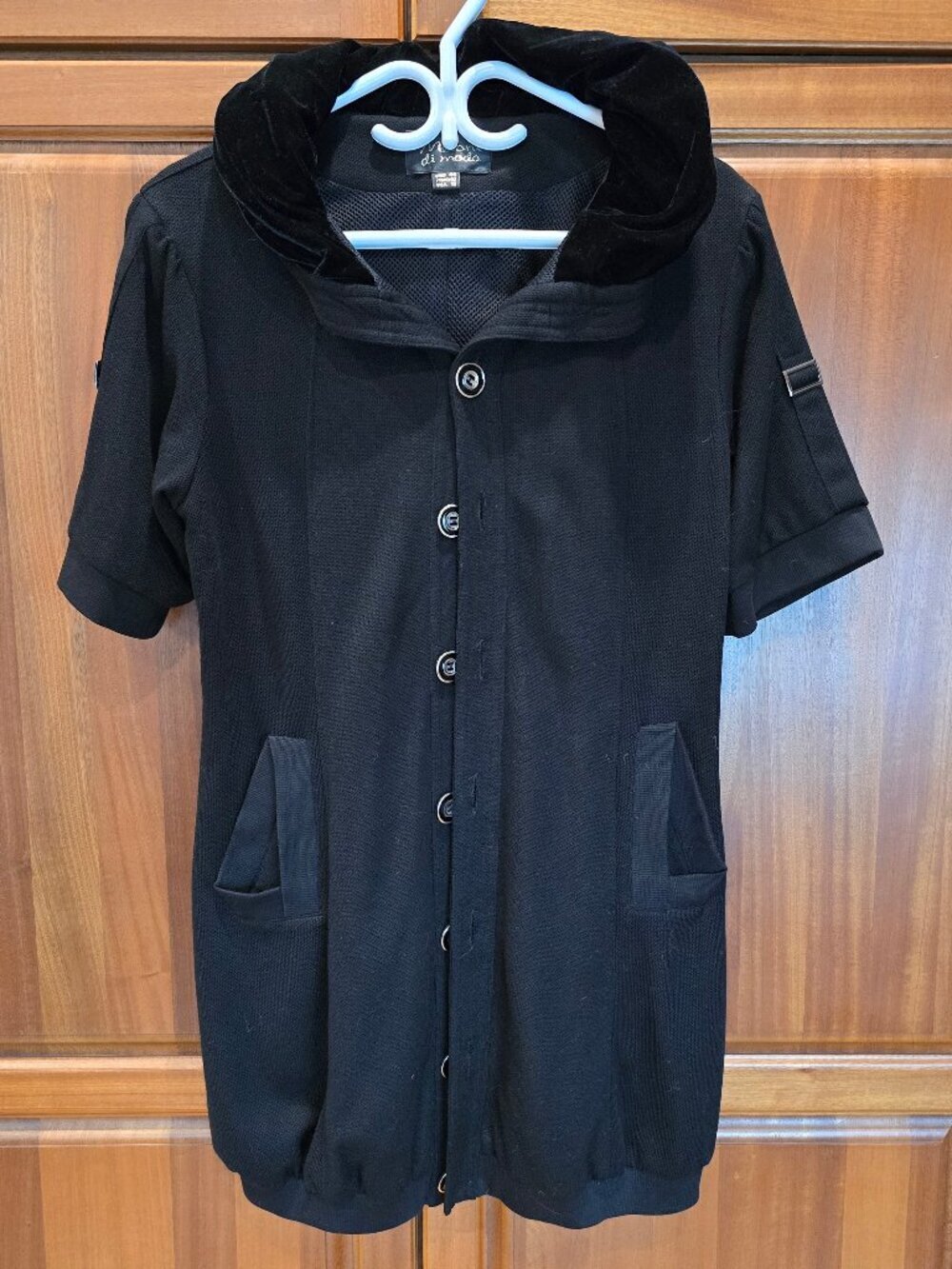 Exquisite melani di moda coat short sleeve, like new.